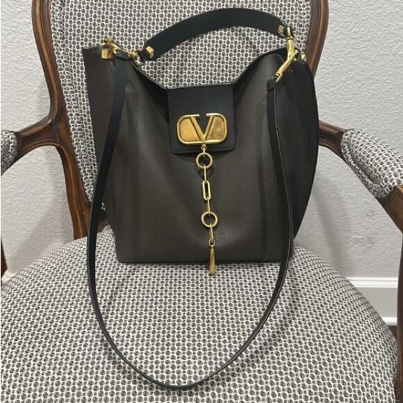 VALENTINO GARAVANI
V-Logo Dark Gray Grained Leather Medium Hobo Bag - Picture 4 of 9